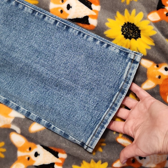 A.N.A low rise vintage boot jean - Picture 3 of 5